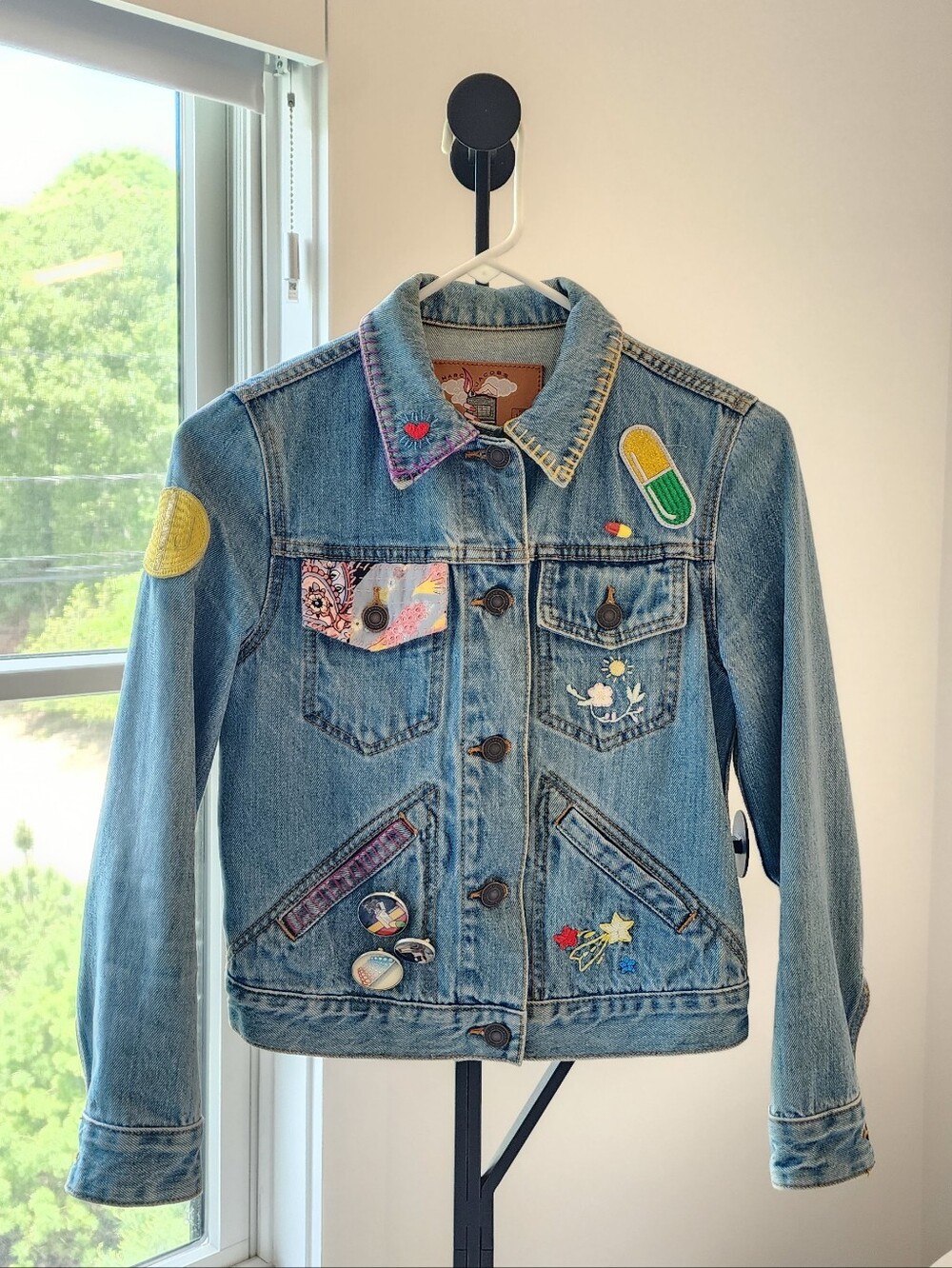 Marc Jacobs Light Blue Embroidered  Denim Jacket with Multicolor Patches Size XS - Picture 2 of 11